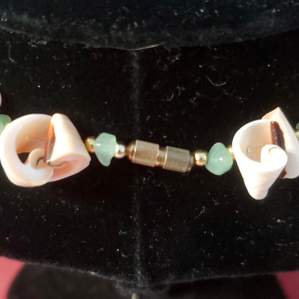 Vintage Shell, Jade and Beaded Necklace - Picture 4 of 5